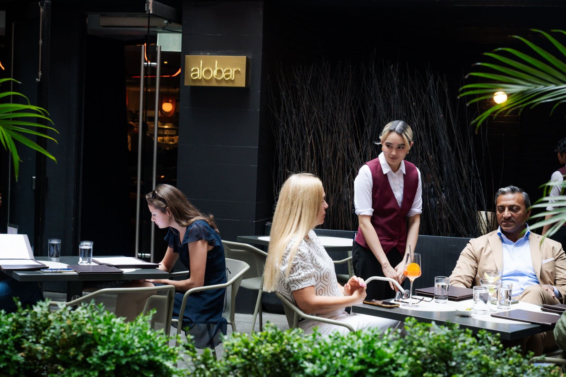 Alobar Yorkville — courtyard patio at dusk